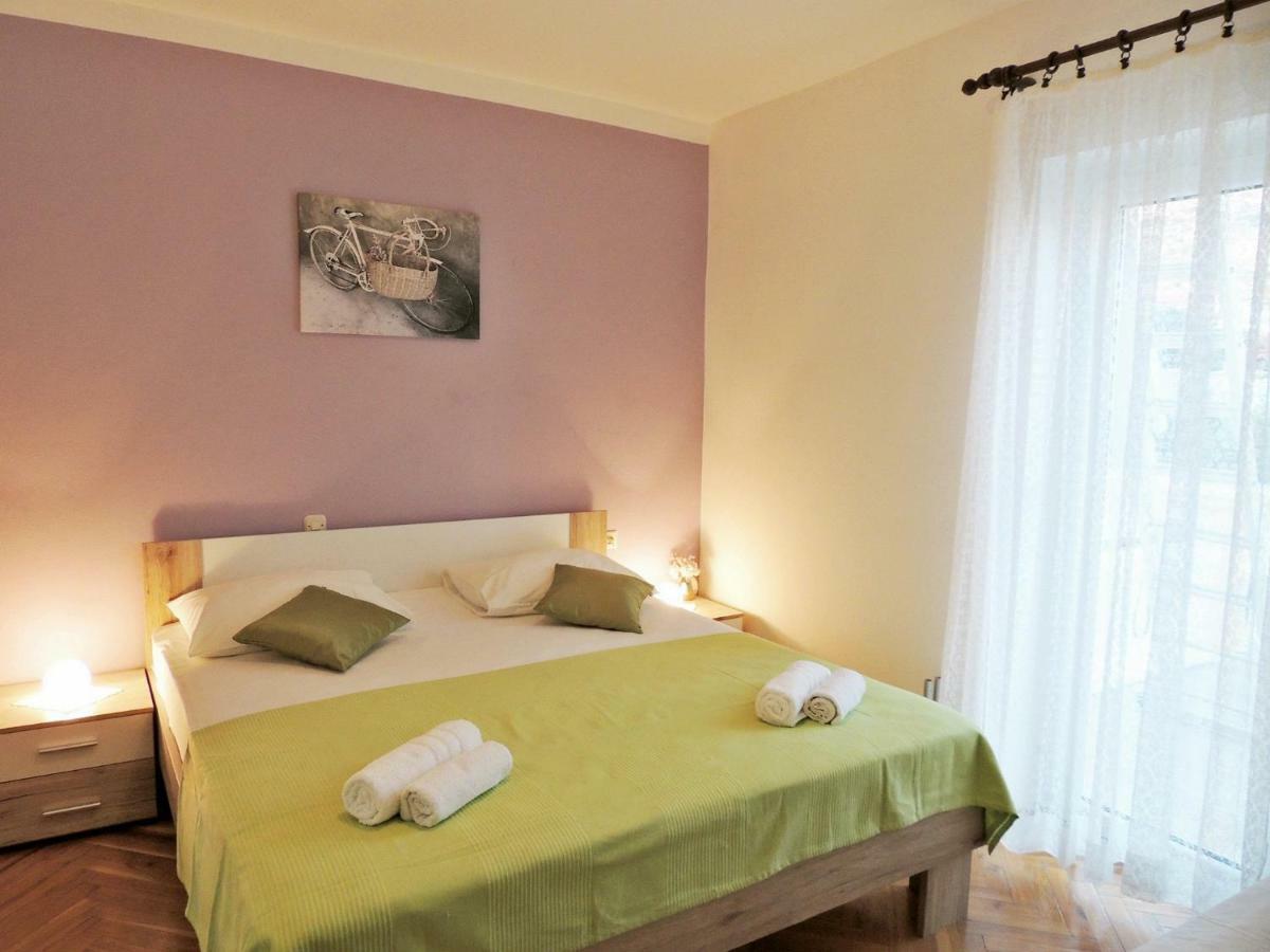 Apartments Jelena Паг Екстериор снимка