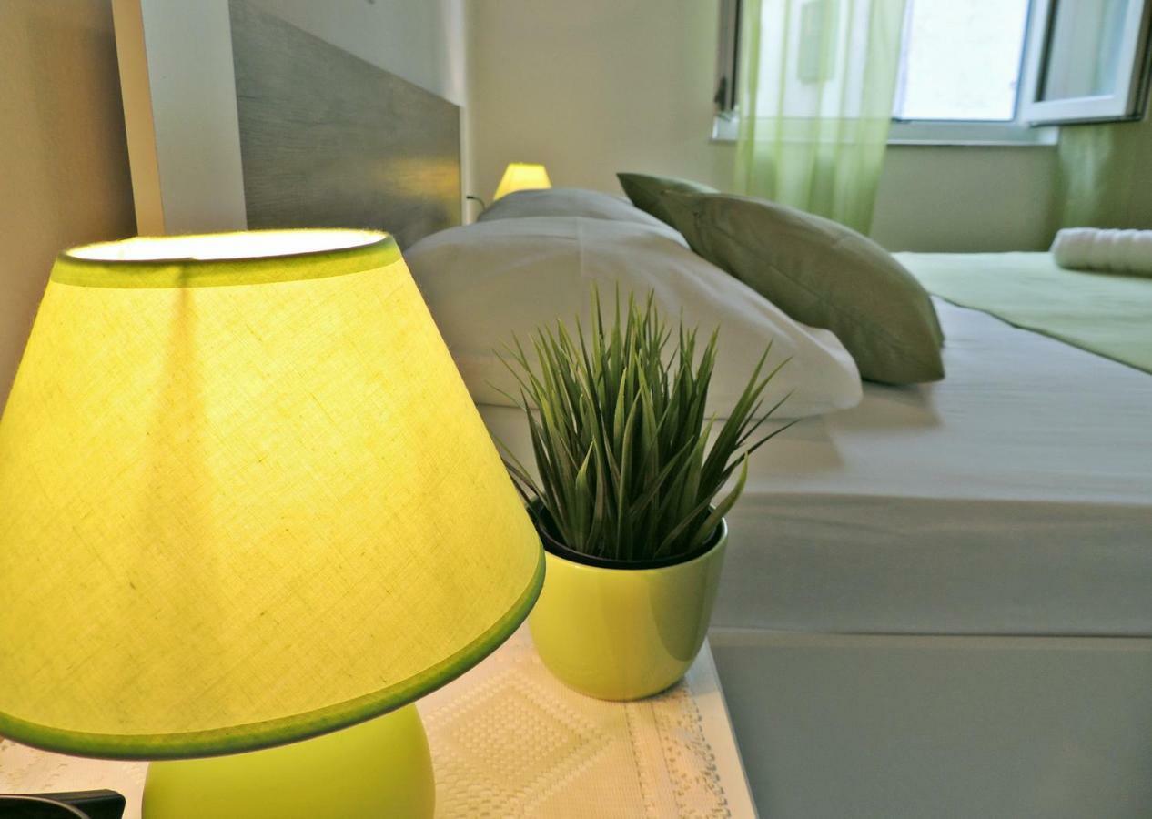Apartments Jelena Паг Екстериор снимка